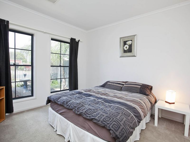 8d Fidock Avenue, Seaton SA 5023