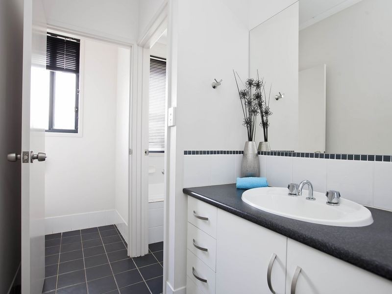 8d Fidock Avenue, Seaton SA 5023