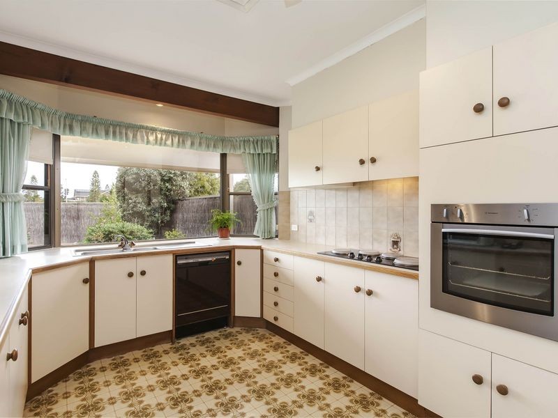 27 Blue-Sails Court, West Lakes SA 5021