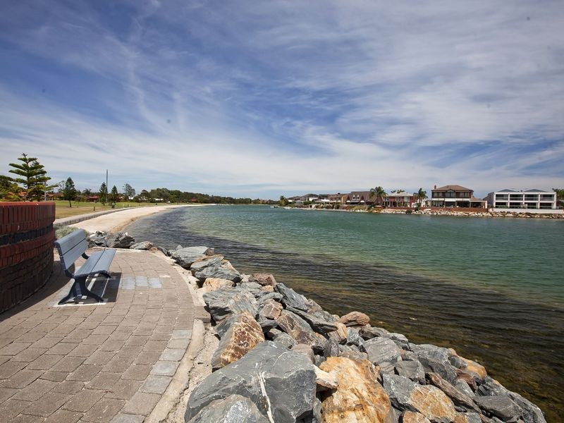 2 Dame Pattie Circuit, West Lakes SA 5021