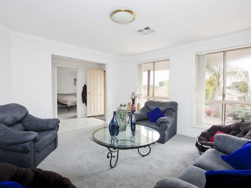 35 Saddle Crescent, Walkley Heights SA 5098