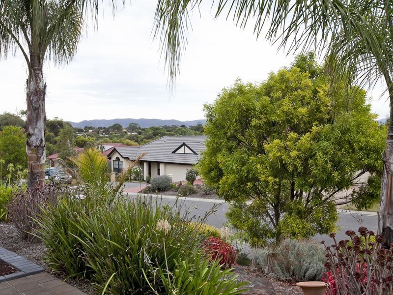 35 Saddle Crescent, Walkley Heights SA 5098
