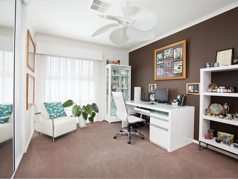 22 Yarle Street, Mawson Lakes SA 5095