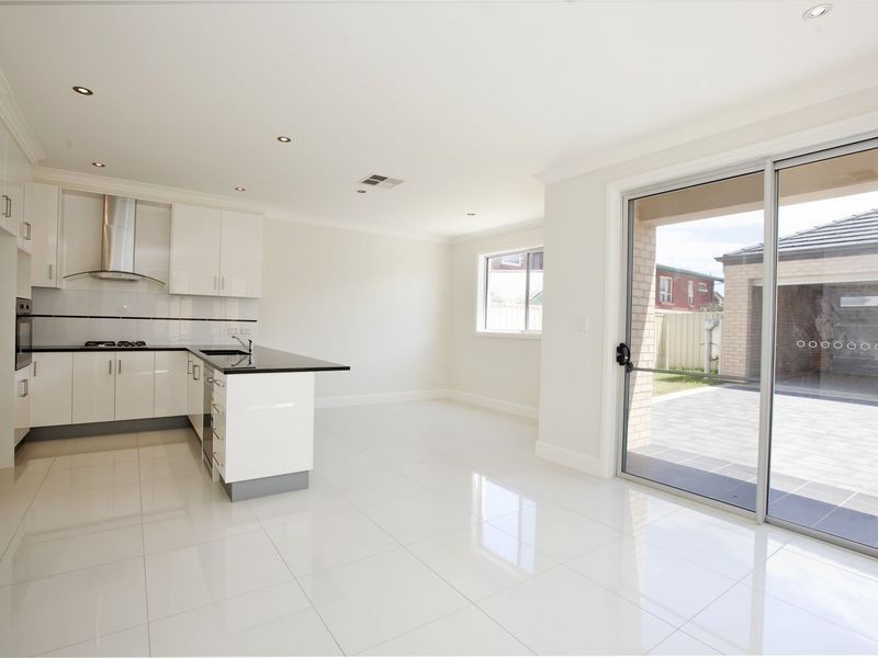 Unit 2/212 Trimmer Parade, Seaton SA 5023