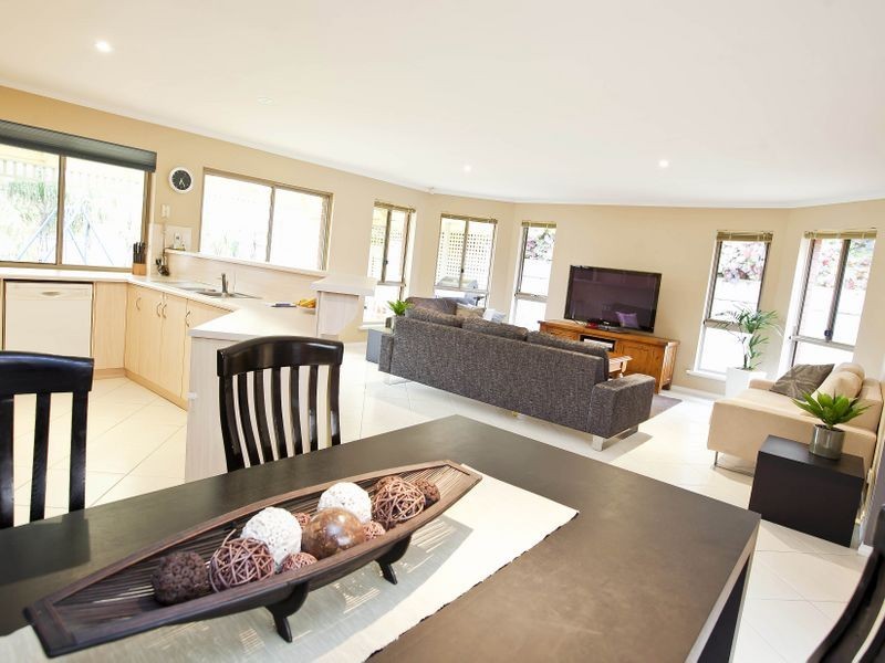 4 Mawson Close, Tennyson SA 5022