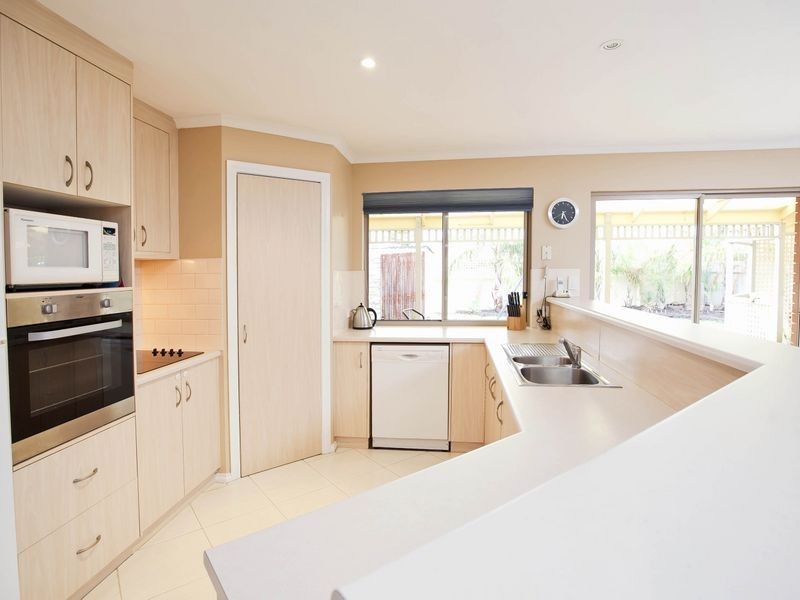 4 Mawson Close, Tennyson SA 5022