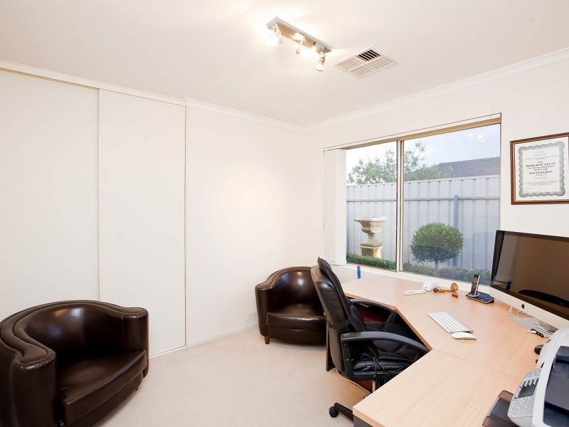 28 Sovereign Drive, Woodcroft SA 5162