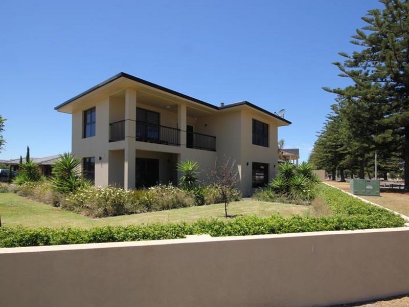 2 Sir Ross Smith Avenue, North Haven SA 5018