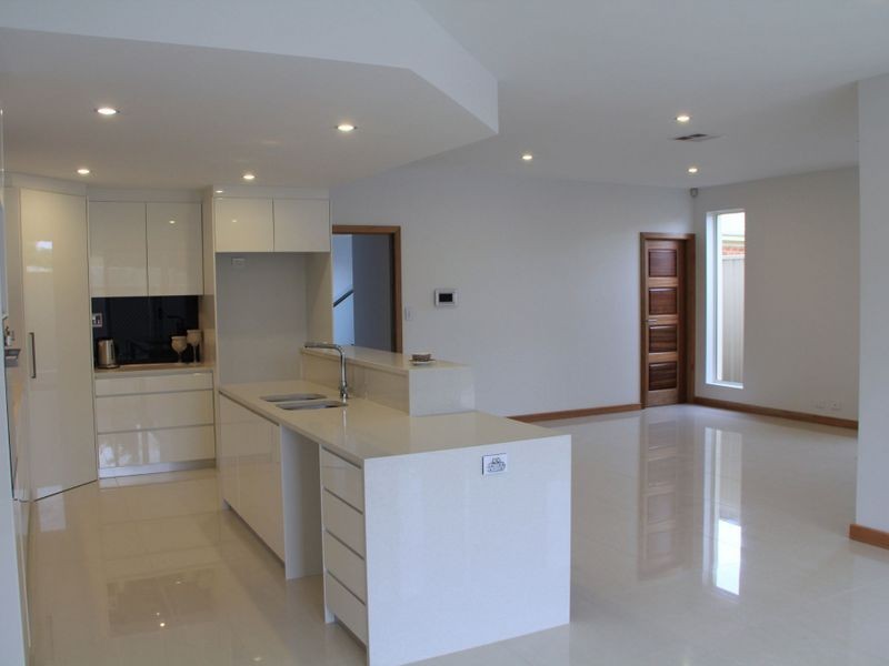 8A Heysen Crescent, West Lakes Shore SA 5020