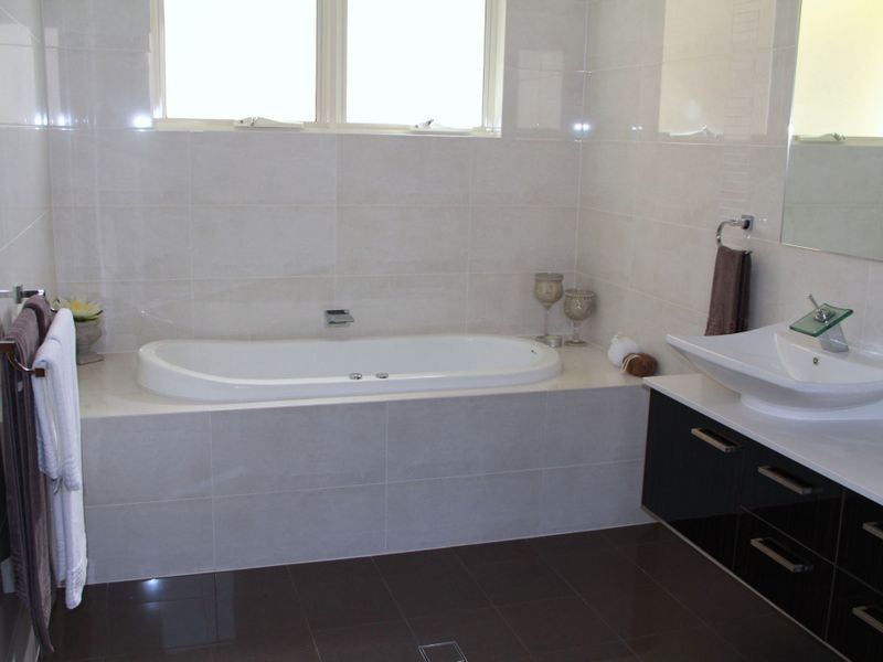 8A Heysen Crescent, West Lakes Shore SA 5020