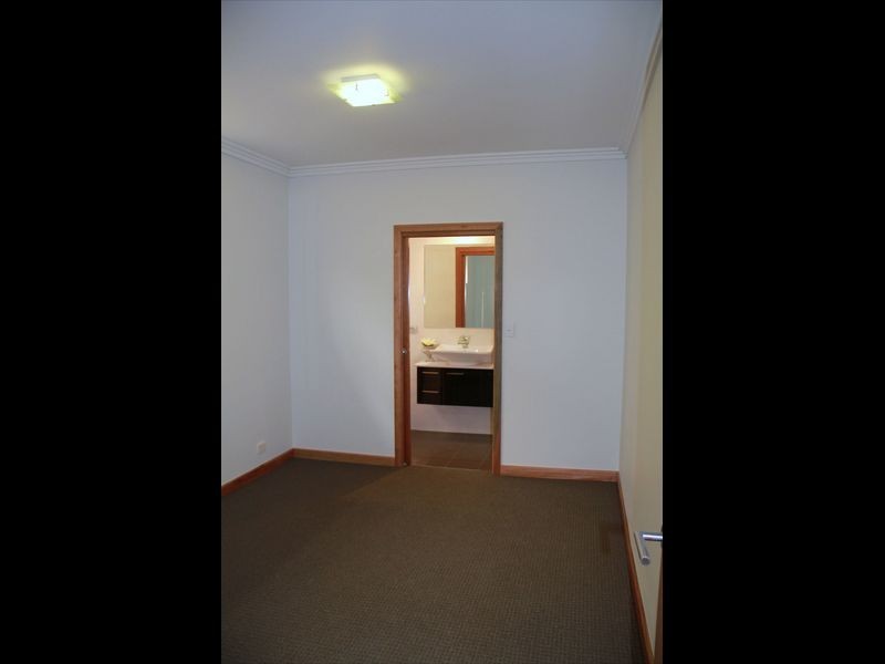 8A Heysen Crescent, West Lakes Shore SA 5020