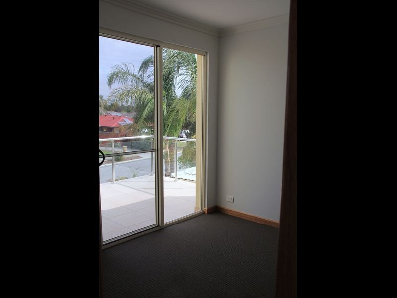 8A Heysen Crescent, West Lakes Shore SA 5020