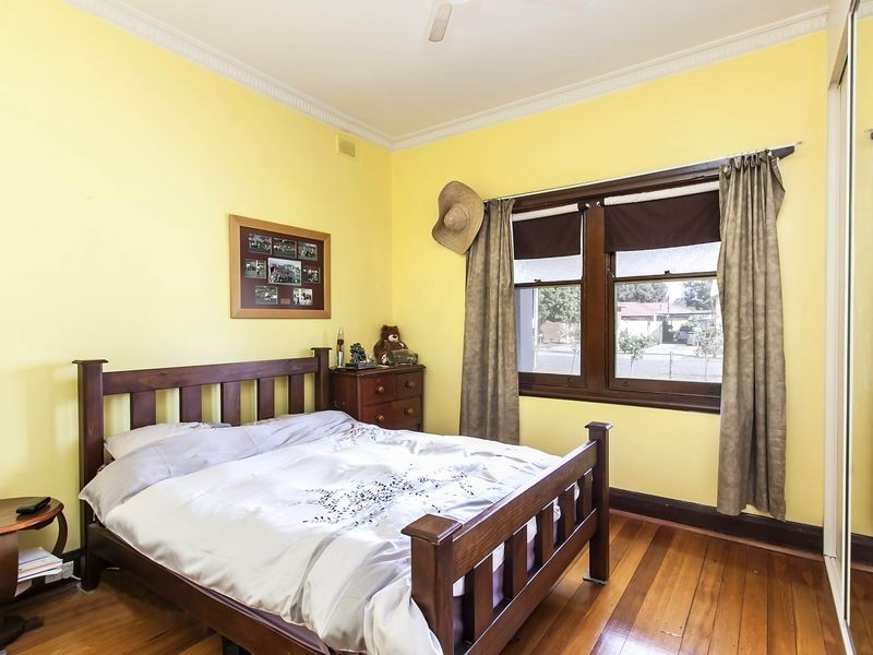 8 Carlton Crescent, Woodville North SA 5012