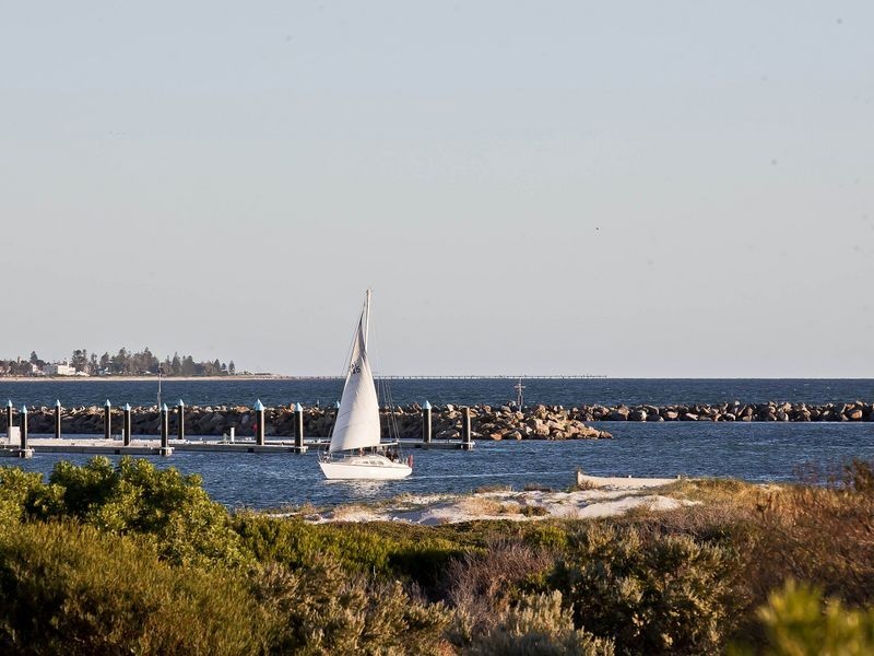 122 Gulf Point Drive, North Haven SA 5018