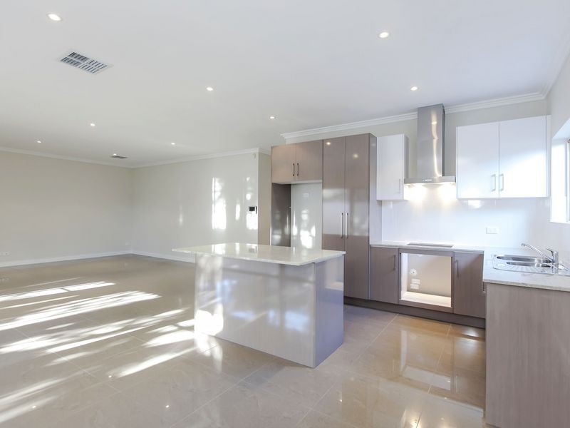 2a Daly Crescent, West Lakes Shore SA 5020