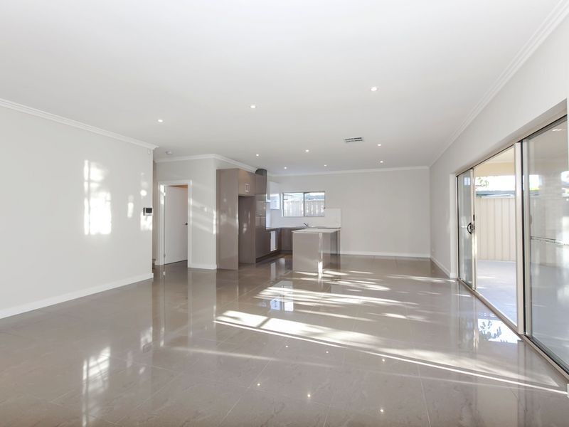 2a Daly Crescent, West Lakes Shore SA 5020