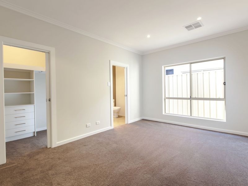 2a Daly Crescent, West Lakes Shore SA 5020