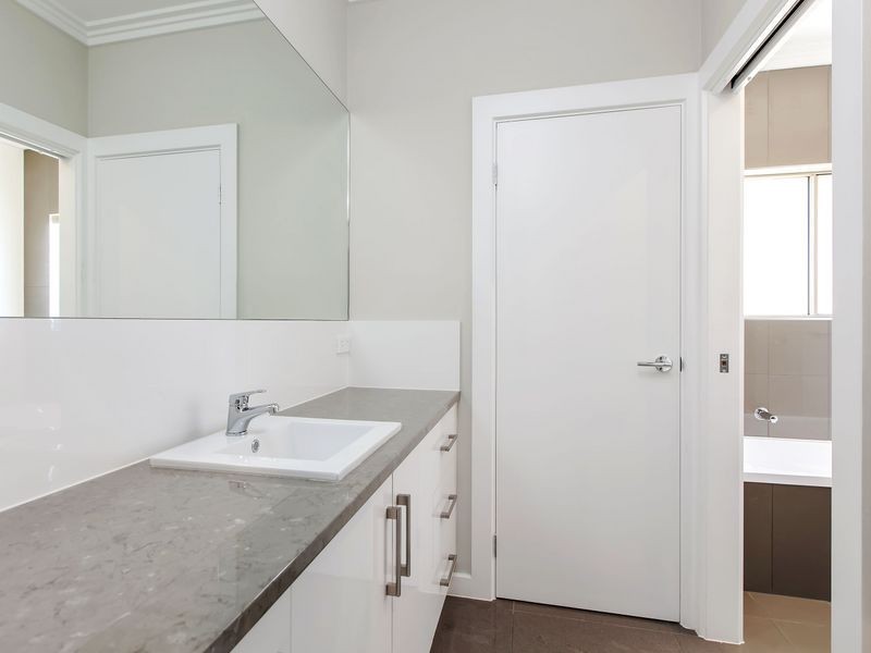 2a Daly Crescent, West Lakes Shore SA 5020