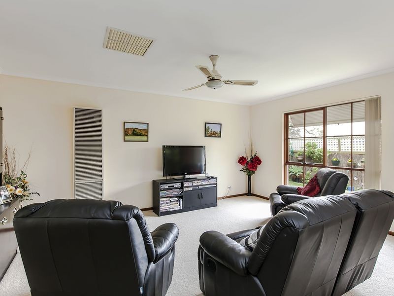 1/4 Moorea Court, West Lakes SA 5021