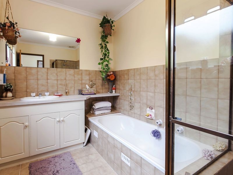 1/4 Moorea Court, West Lakes SA 5021