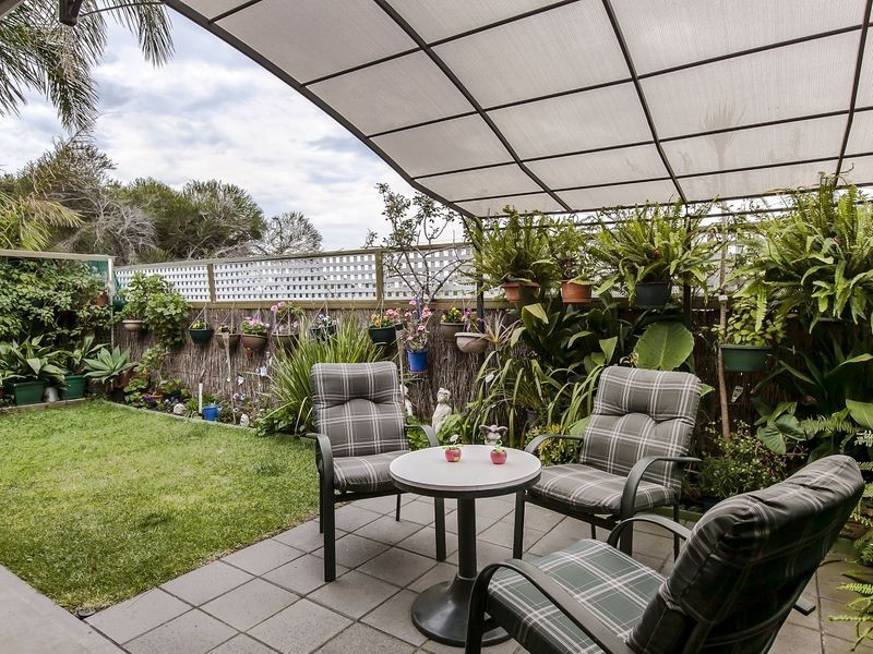1/4 Moorea Court, West Lakes SA 5021