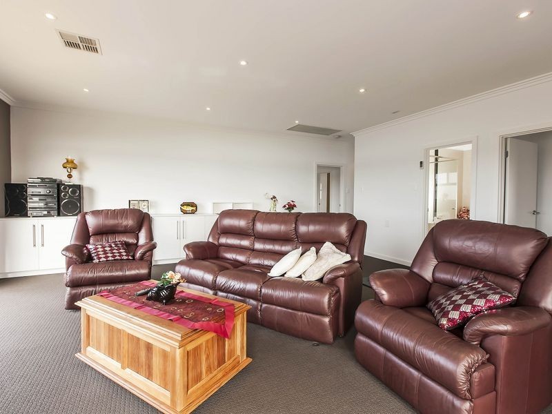 7 Tuart Place, West Lakes SA 5021