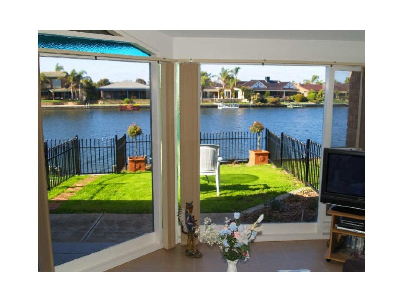 2/8 Anglers Court, West Lakes Shore SA 5020