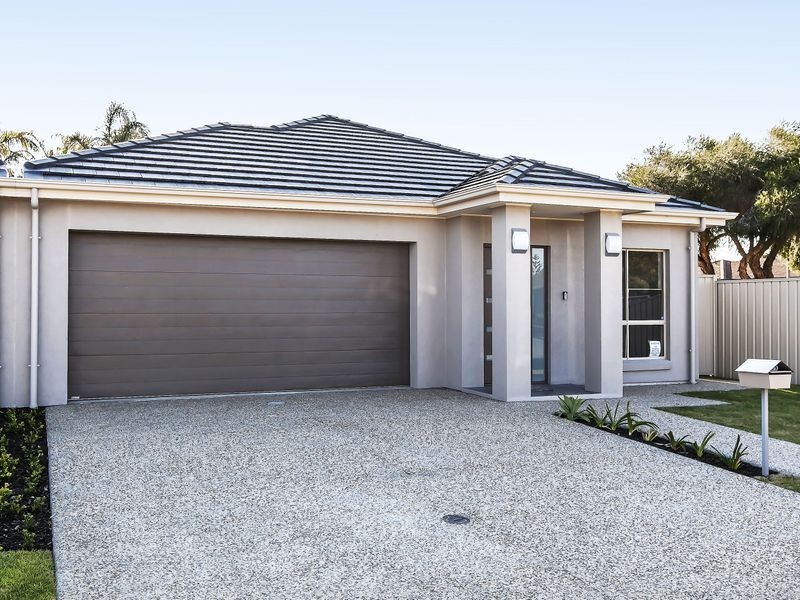 2 Daly Crescent, West Lakes Shore SA 5020