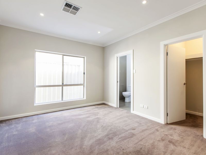 2 Daly Crescent, West Lakes Shore SA 5020