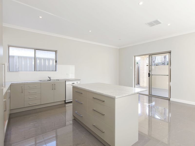 2 Daly Crescent, West Lakes Shore SA 5020