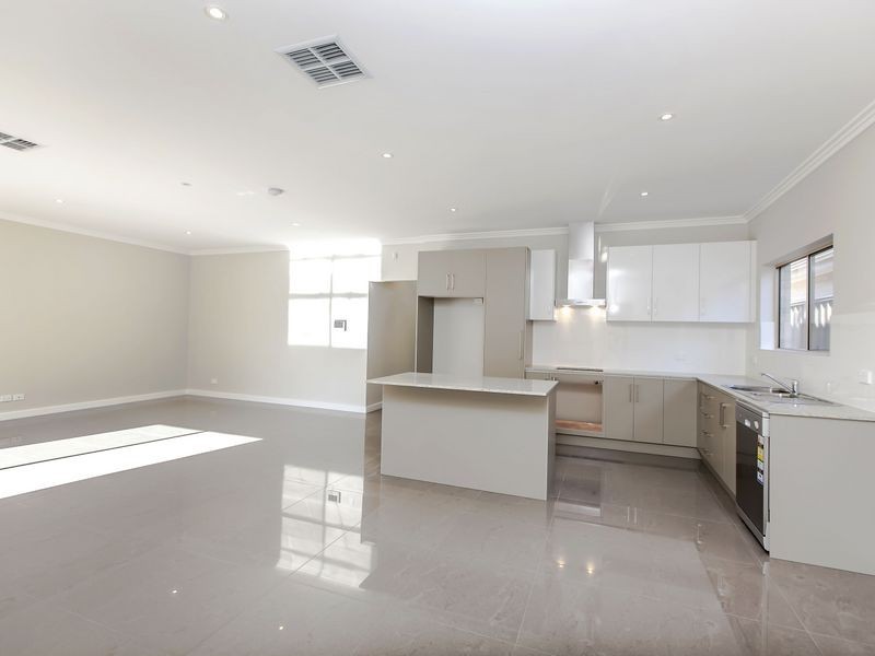 2 Daly Crescent, West Lakes Shore SA 5020