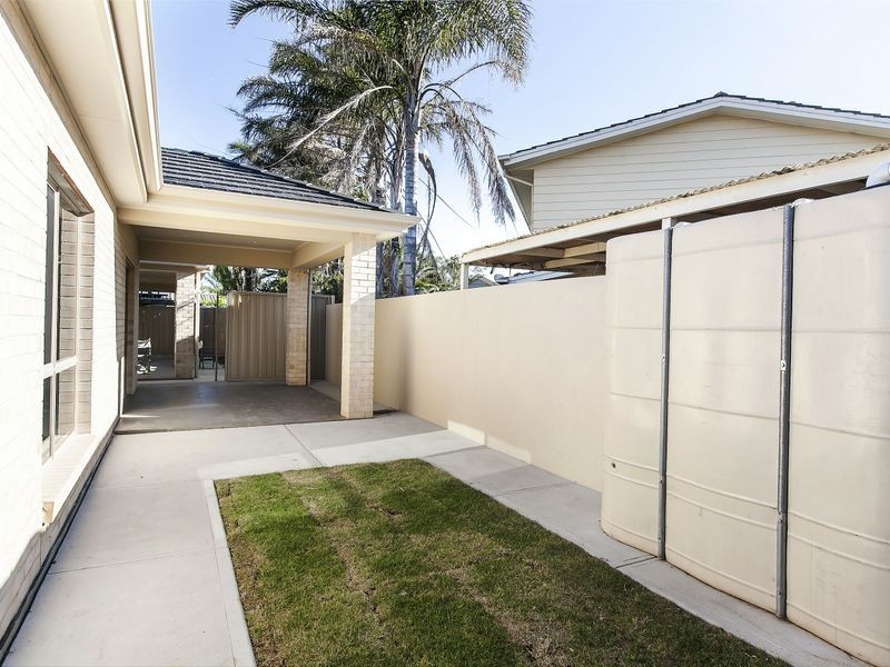2 Daly Crescent, West Lakes Shore SA 5020