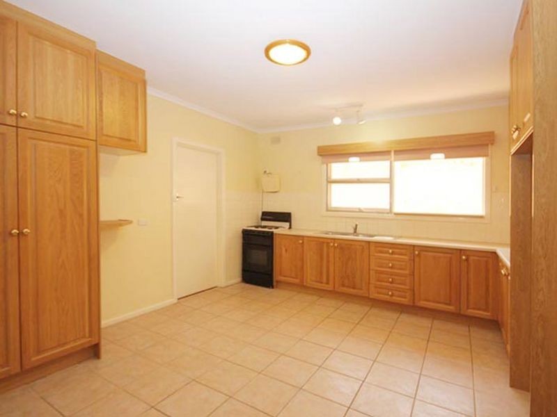 11 Lindsay Street, Elizabeth Downs SA 5113