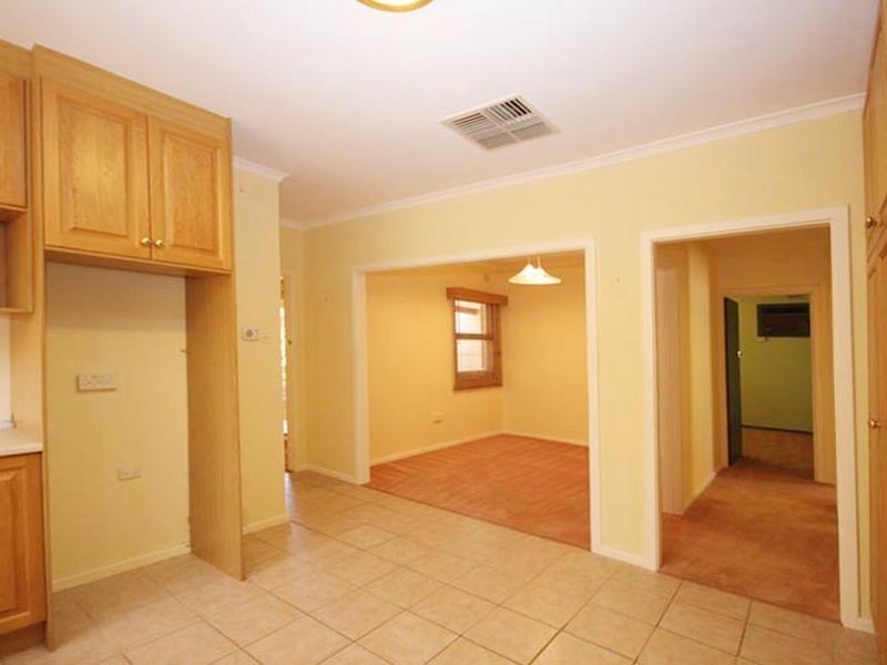 11 Lindsay Street, Elizabeth Downs SA 5113