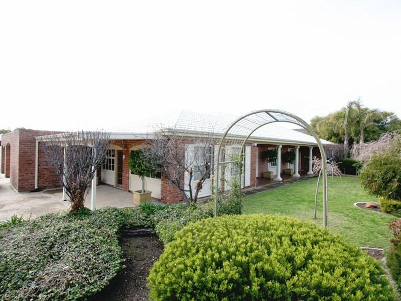 10 Heysen Crescent, West Lakes Shore SA 5020