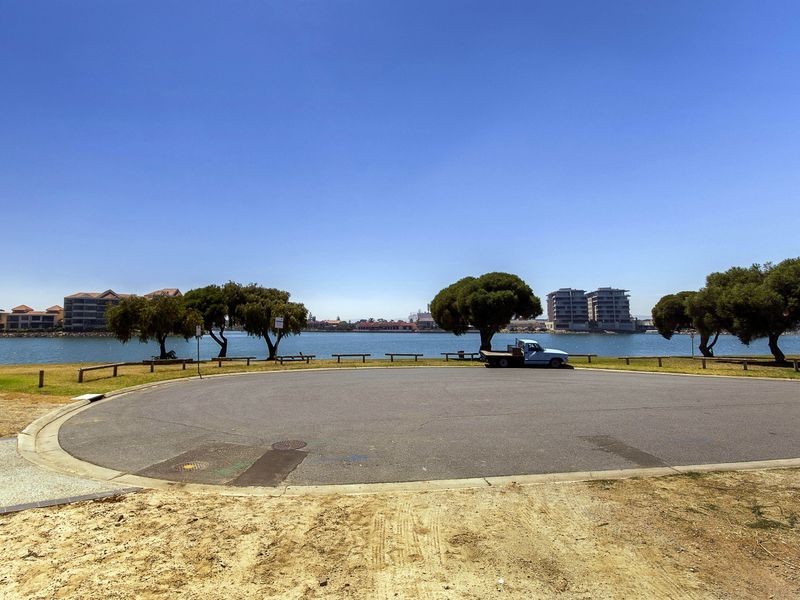 13 Lakeside Court, Tennyson SA 5022