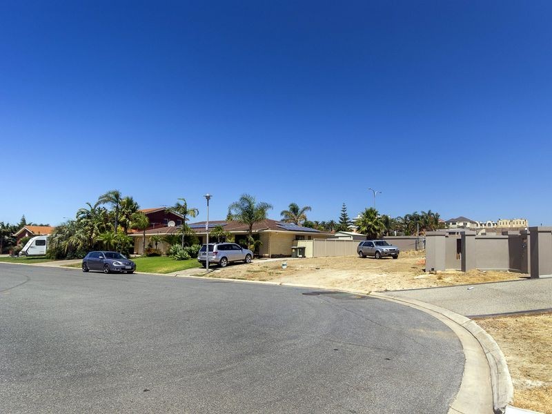 13 Lakeside Court, Tennyson SA 5022