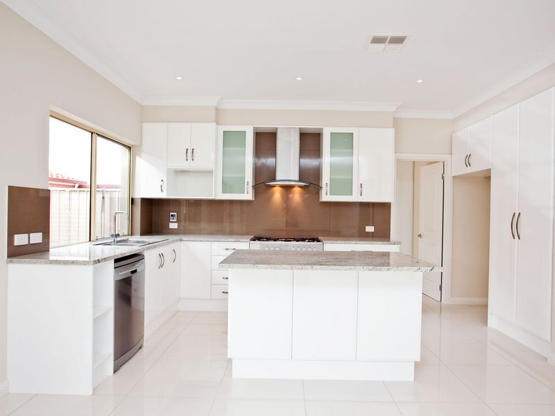 21 Antigua Grove, West Lakes SA 5021