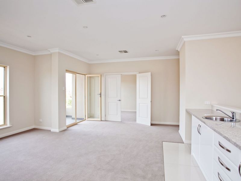 21 Antigua Grove, West Lakes SA 5021