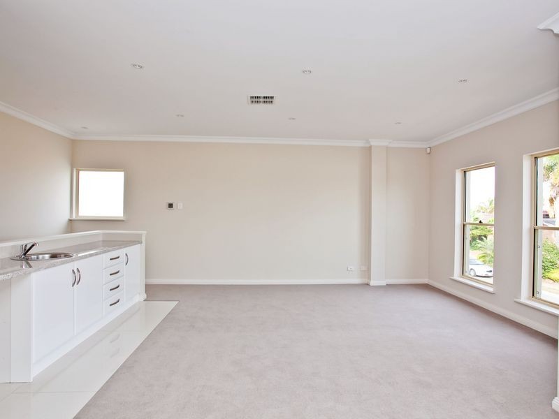 21 Antigua Grove, West Lakes SA 5021