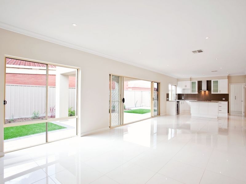 21 Antigua Grove, West Lakes SA 5021