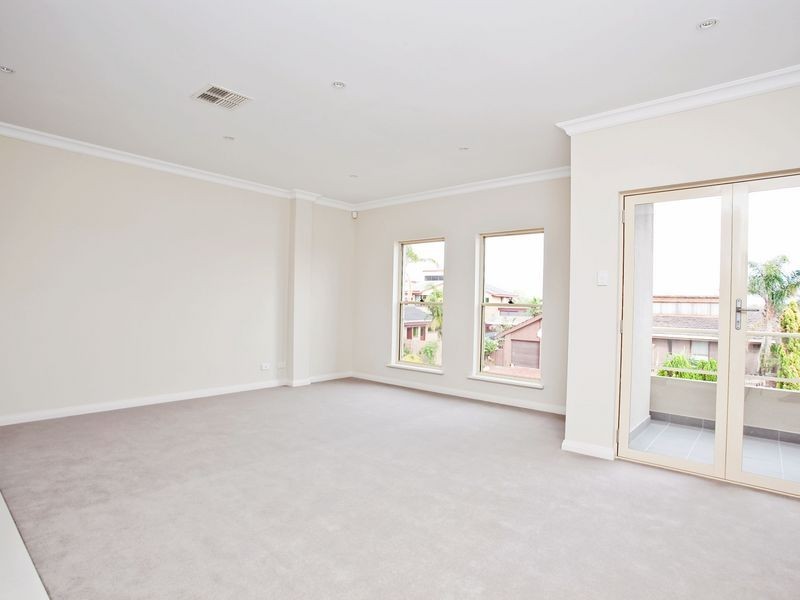 21 Antigua Grove, West Lakes SA 5021