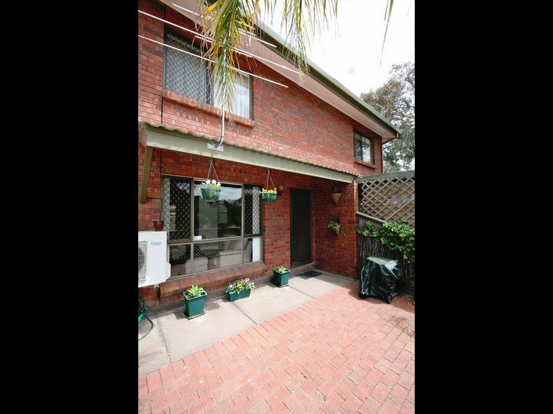 9 Brebner Drive, West Lakes SA 5021