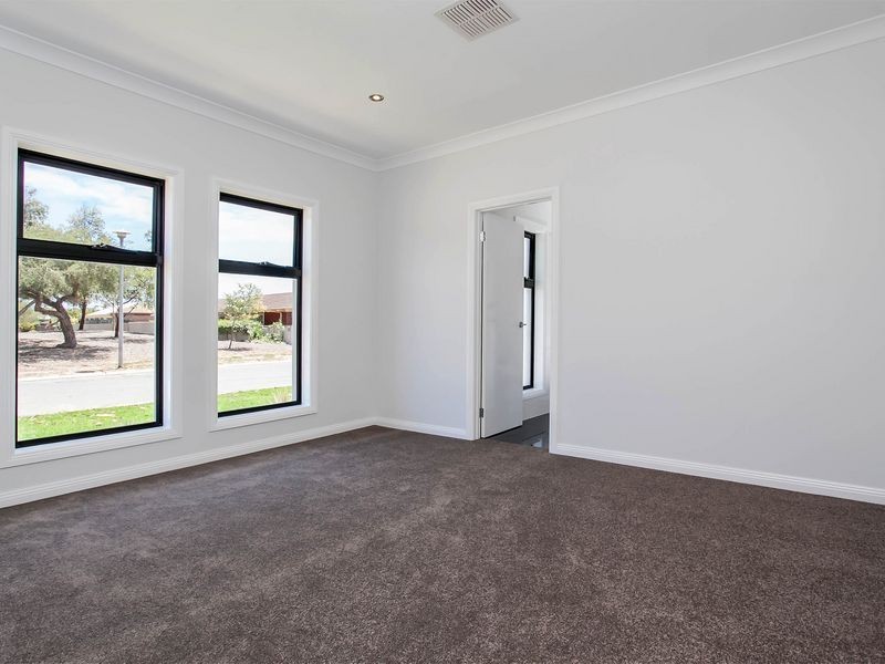 9 Kirra Avenue, West Lakes Shore SA 5020