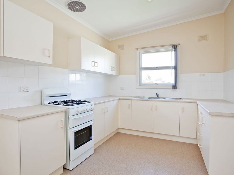 28 Bristol Crescent, Taperoo SA 5017