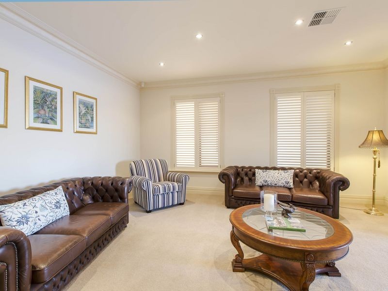 9 Bluelake Court, Tennyson SA 5022