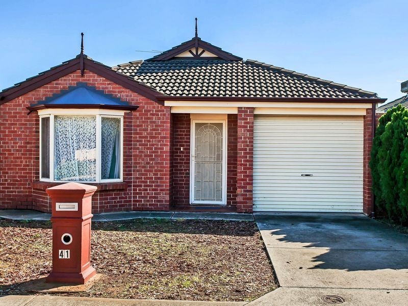 41 McInerney Avenue, Mitchell Park SA 5043