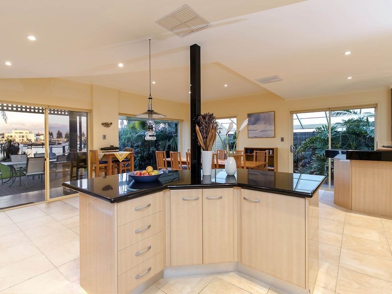 15 Gulf Point Drive, North Haven SA 5018