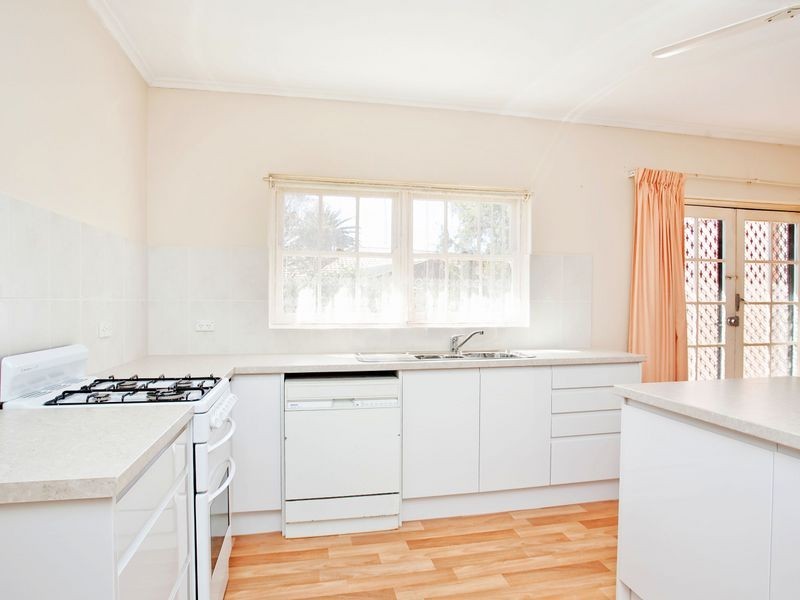 18 Columbine Avenue, West Lakes Shore SA 5020