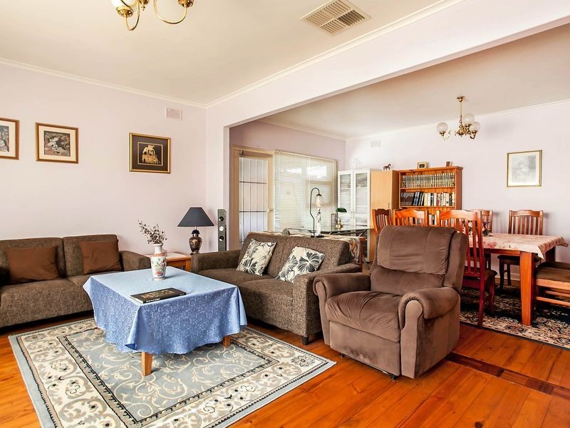 1 Woolgina Street, Beverley SA 5009